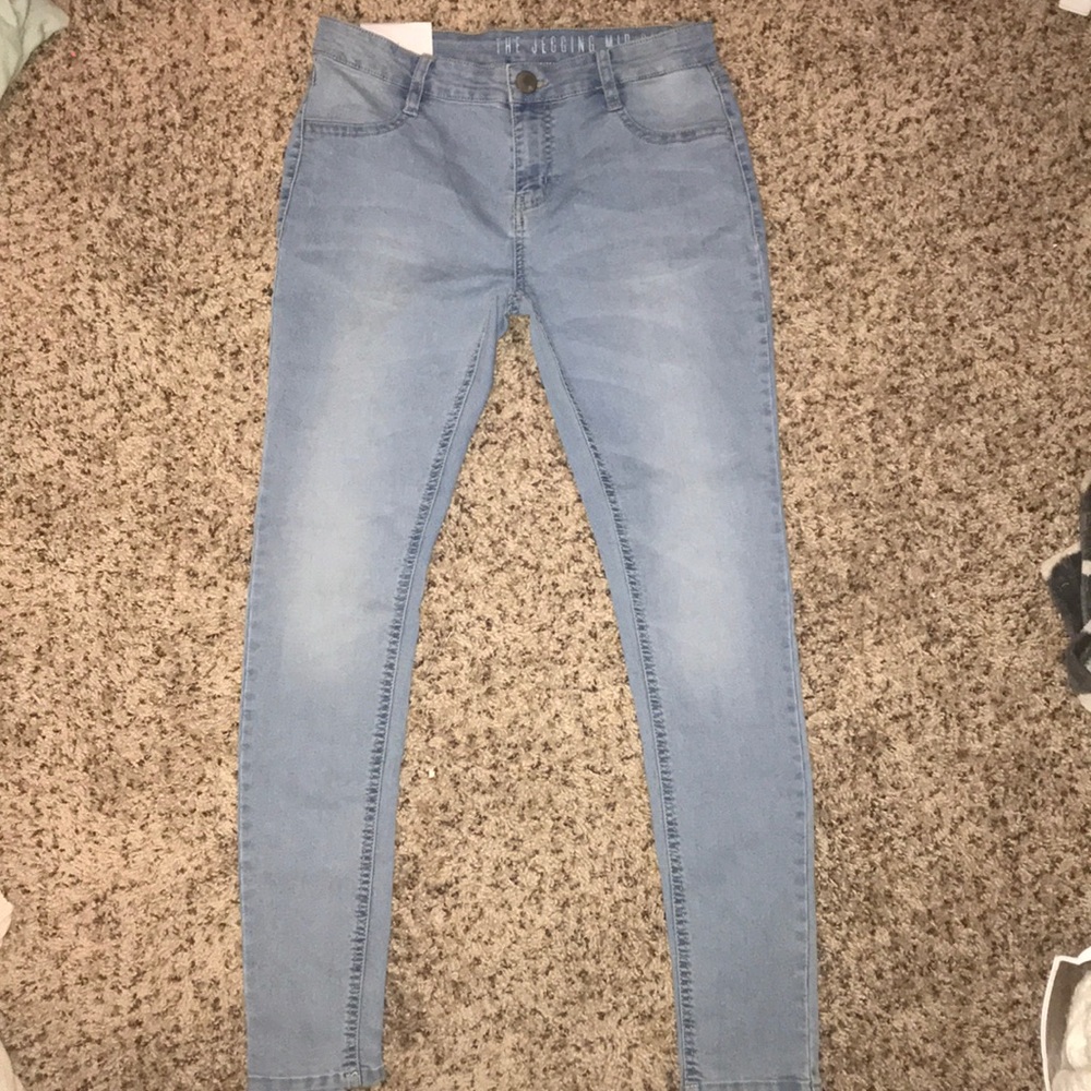 S6 Light Wash Mid Rise Skinny Jeans from H&M